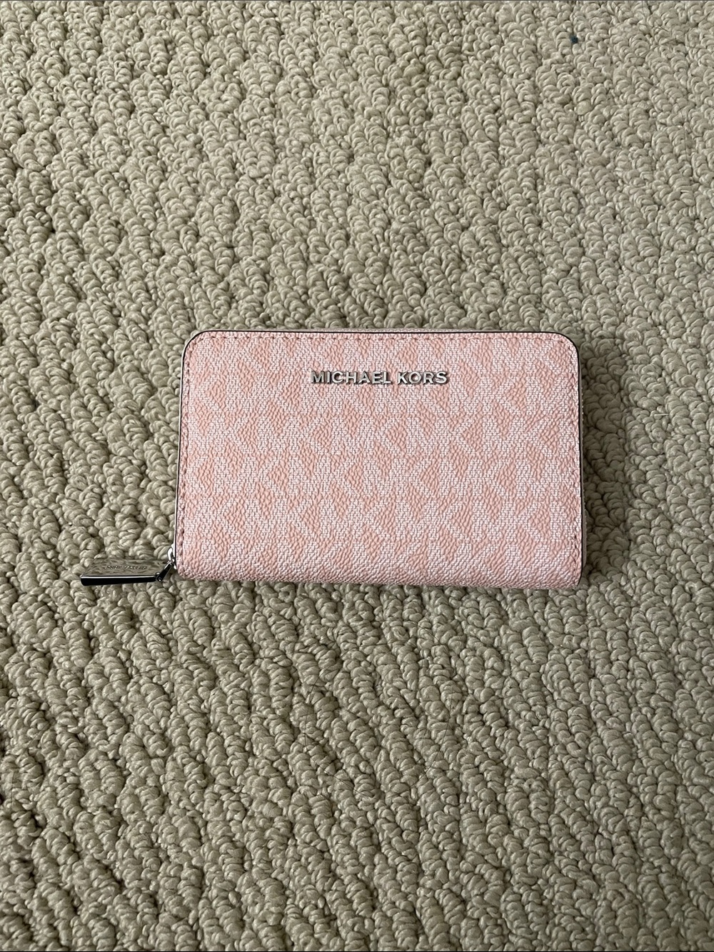 Michael Kors Zip around wallet Pink signature canvas
